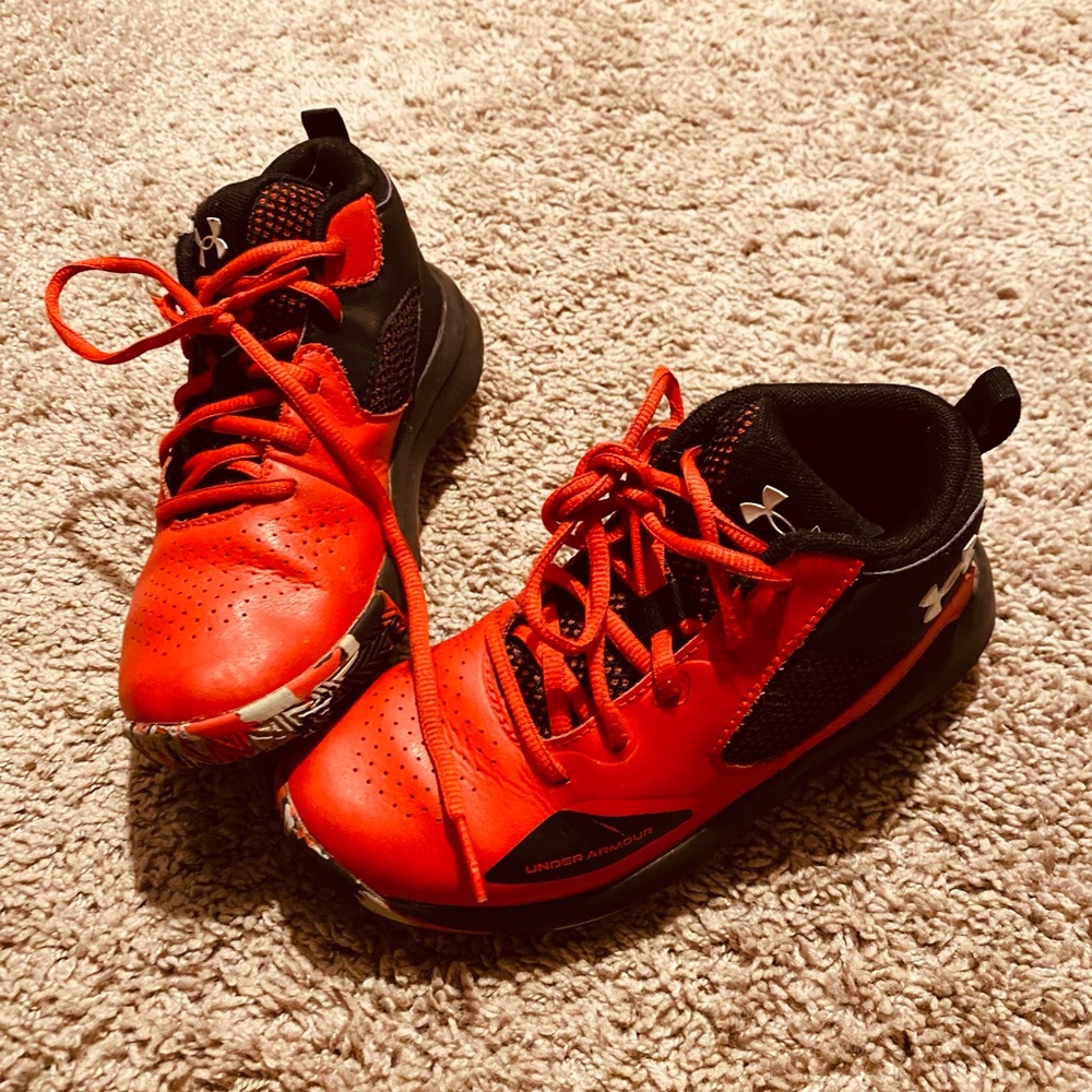 Boys under armour basketball shoes